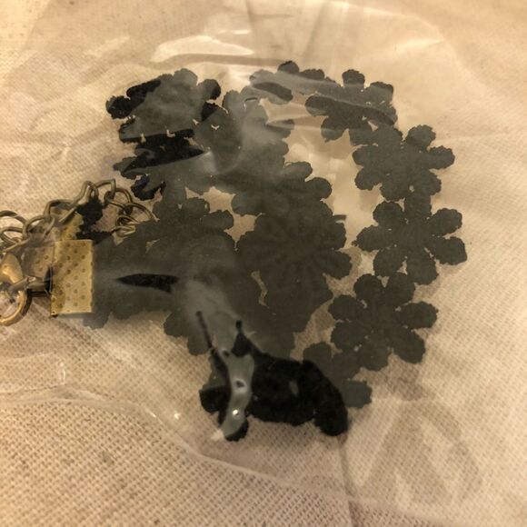NWT - Flower Power Choker ✳️ - Picture 1 of 3